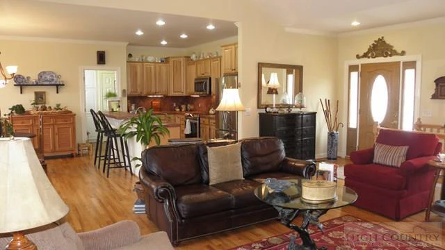 Image number 16 for the current listing