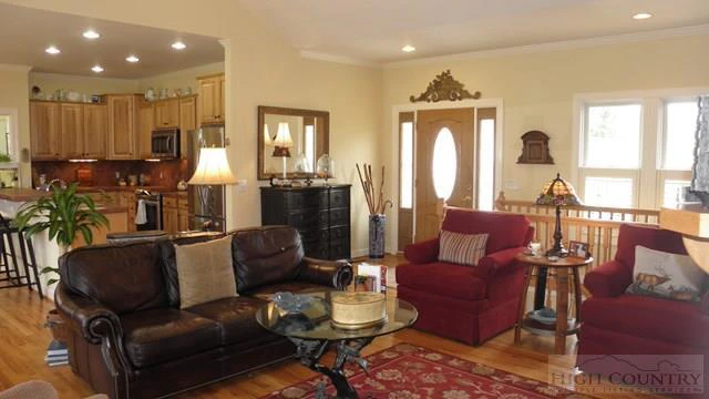 Image number 17 for the current listing