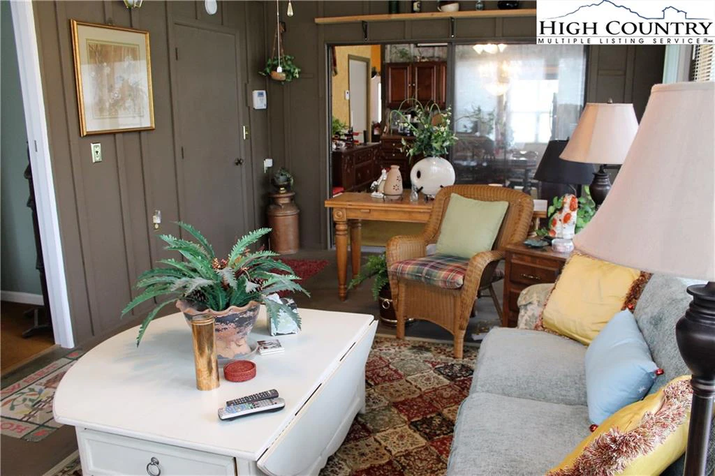 Image number 13 for the current listing