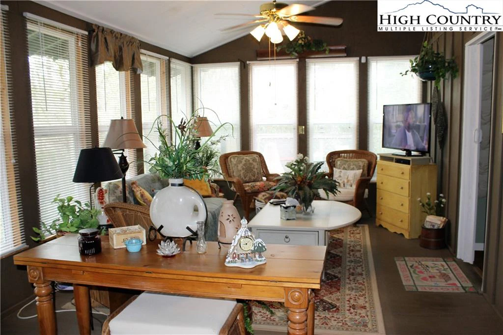 Image number 12 for the current listing