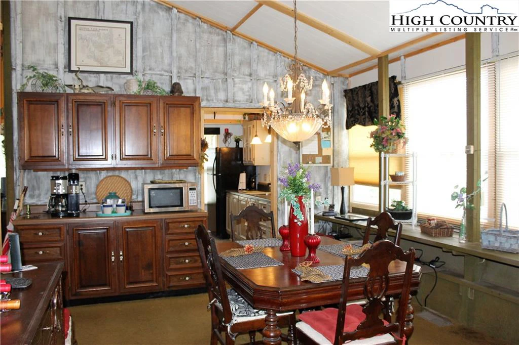 Image number 21 for the current listing
