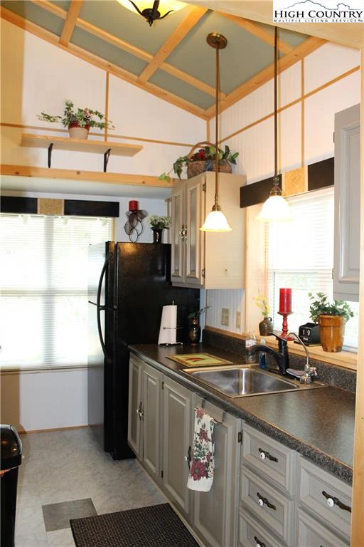 Image number 19 for the current listing