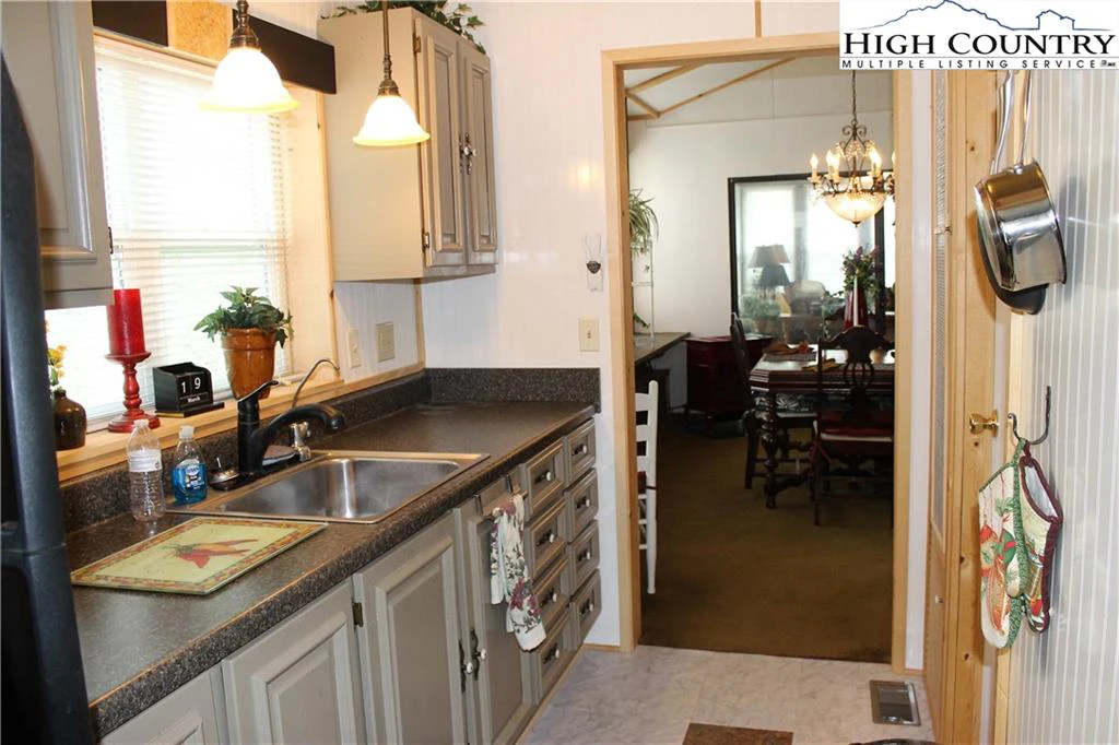 Image number 18 for the current listing