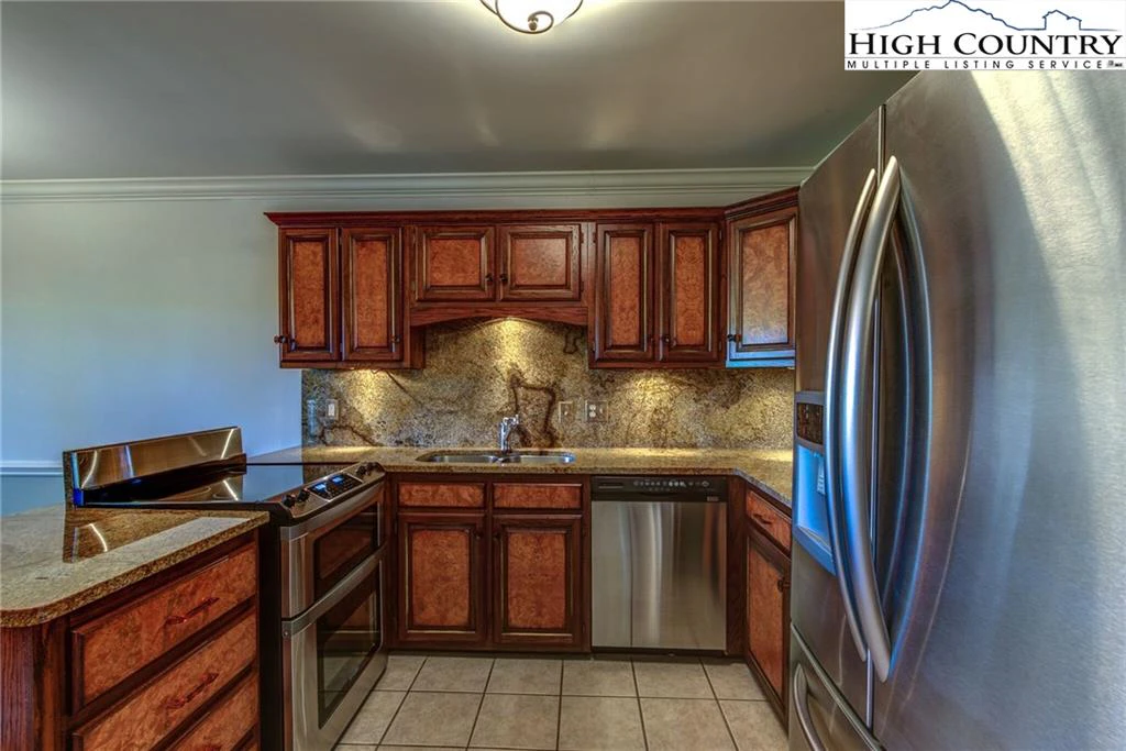 Image number 16 for the current listing