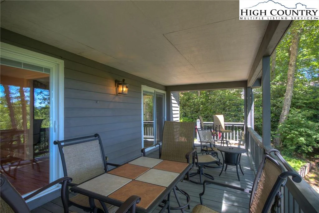 Image number 13 for the current listing