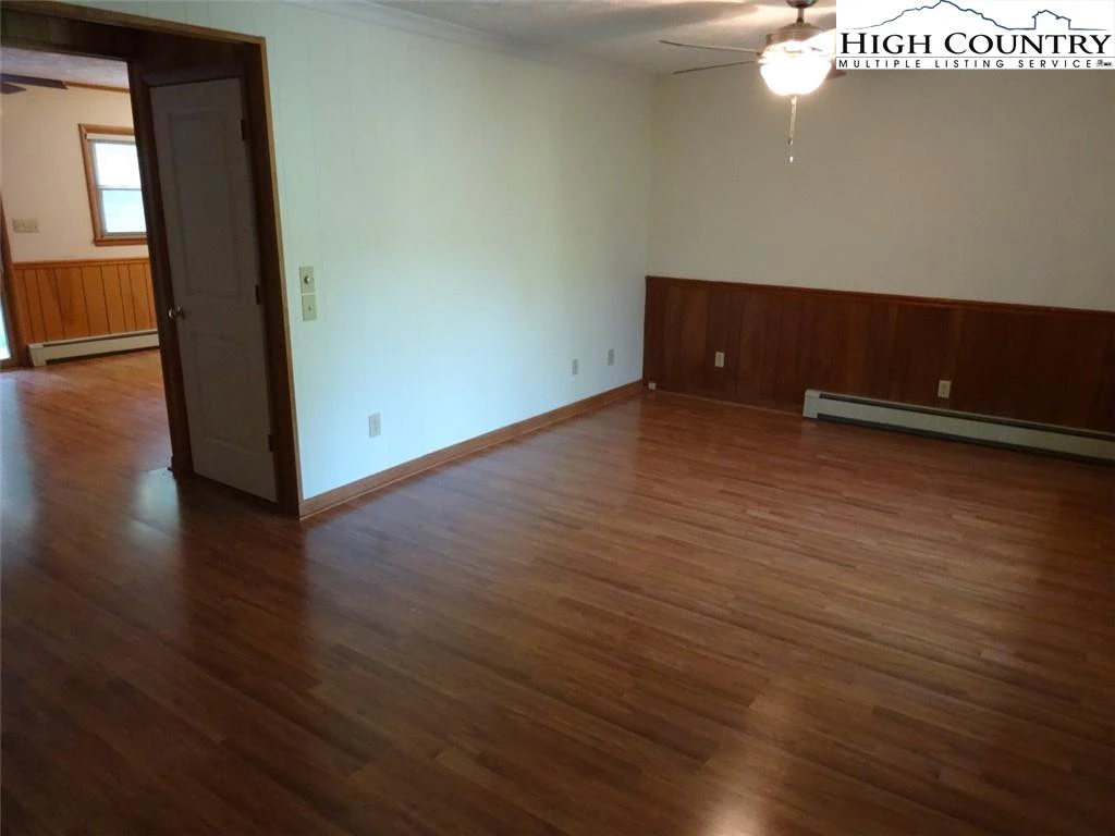 Image number 3 for the current listing
