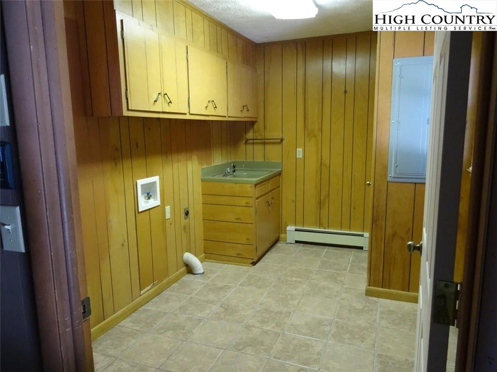 Image number 4 for the current listing