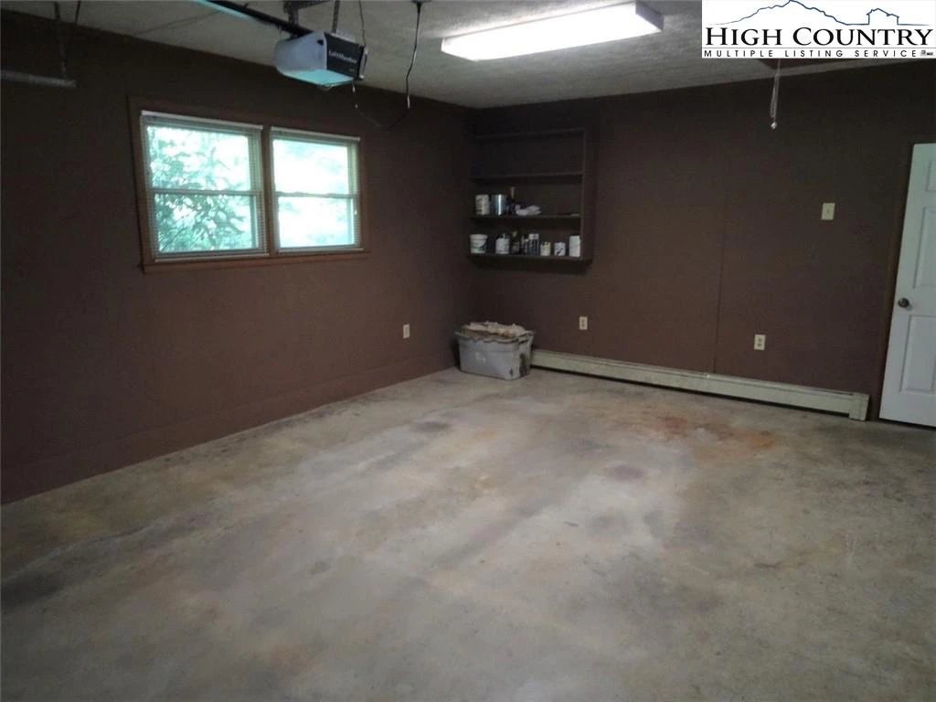 Image number 5 for the current listing
