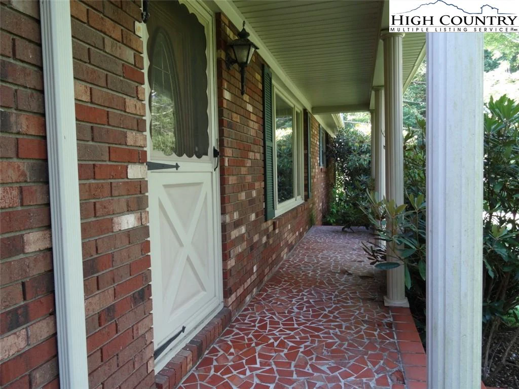 Image number 8 for the current listing