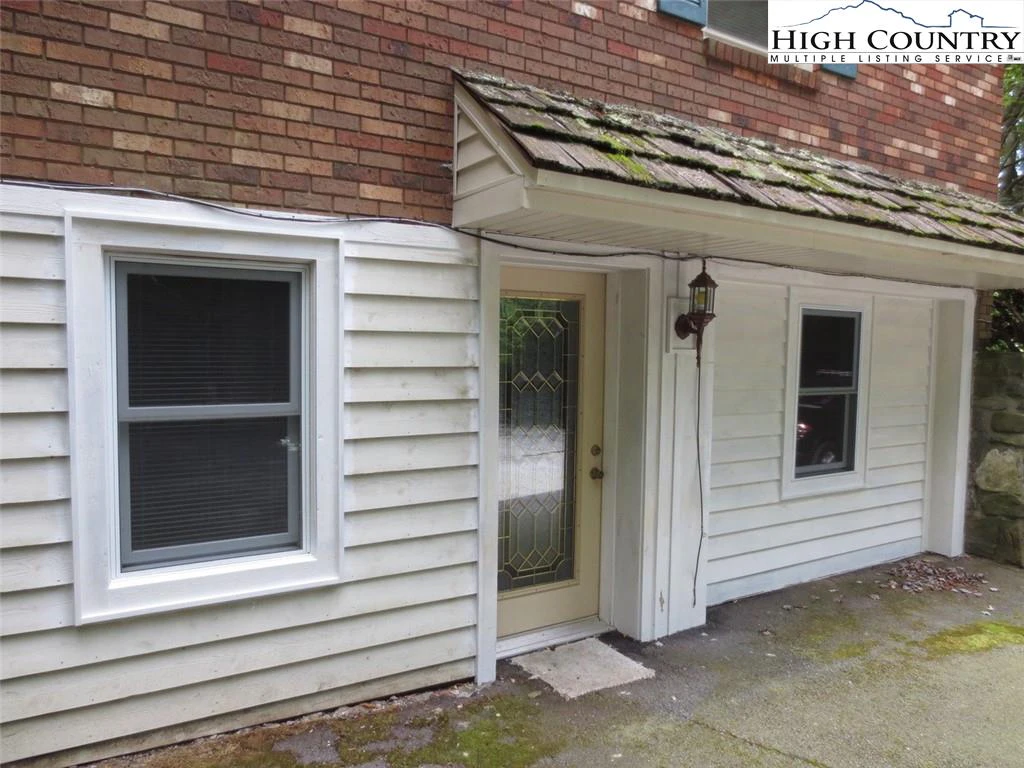 Image number 11 for the current listing