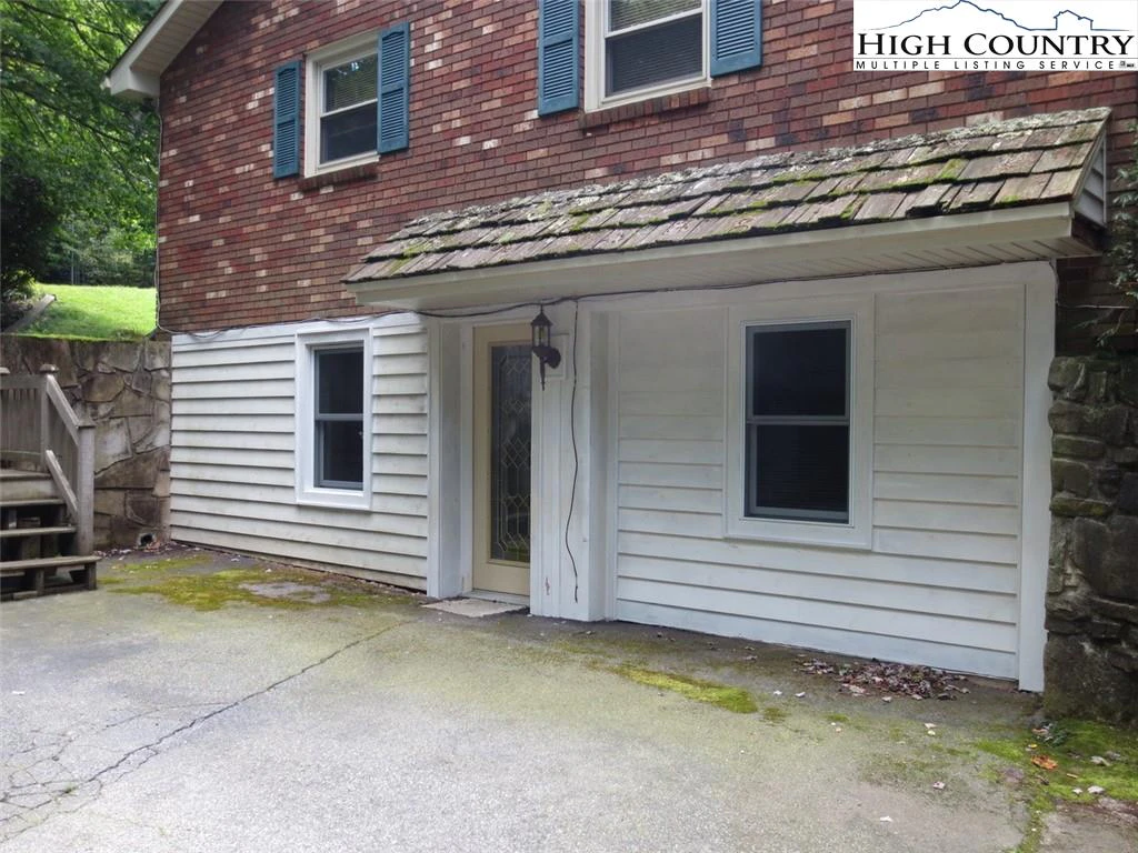 Image number 2 for the current listing