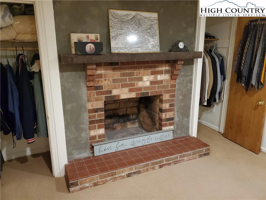 Image number 14 for the current listing