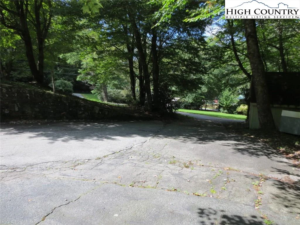Image number 19 for the current listing