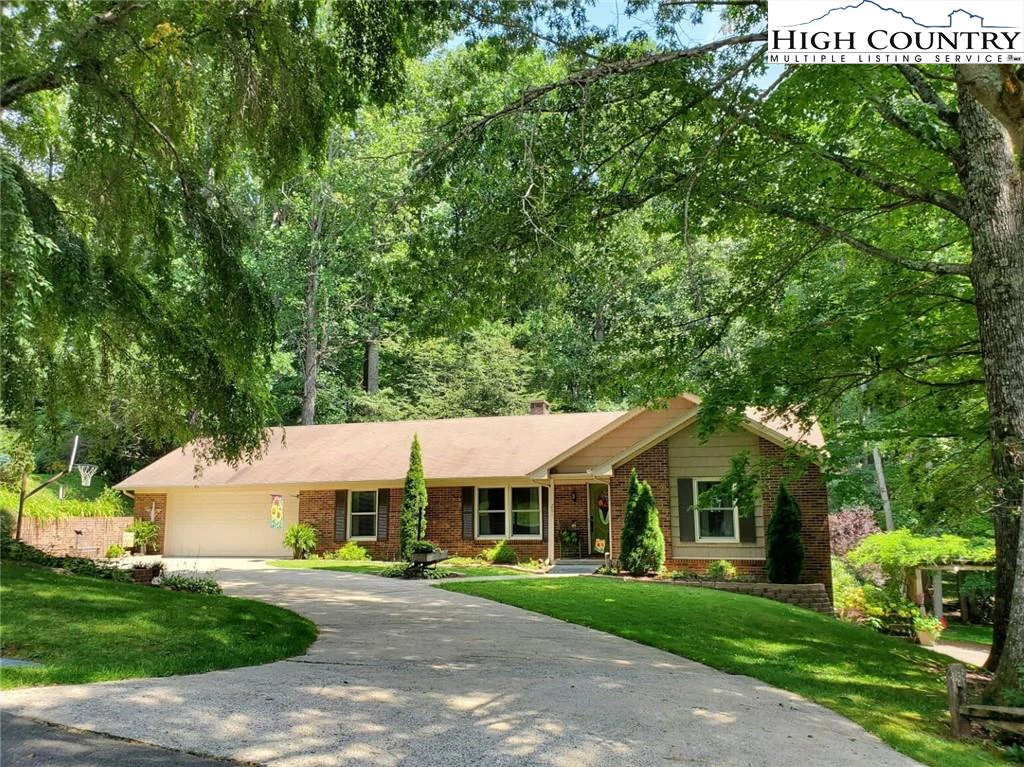 Image number 1 for the current listing