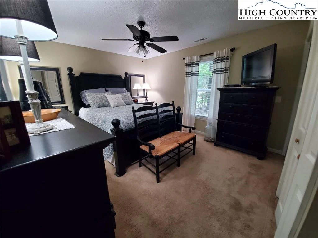 Image number 9 for the current listing