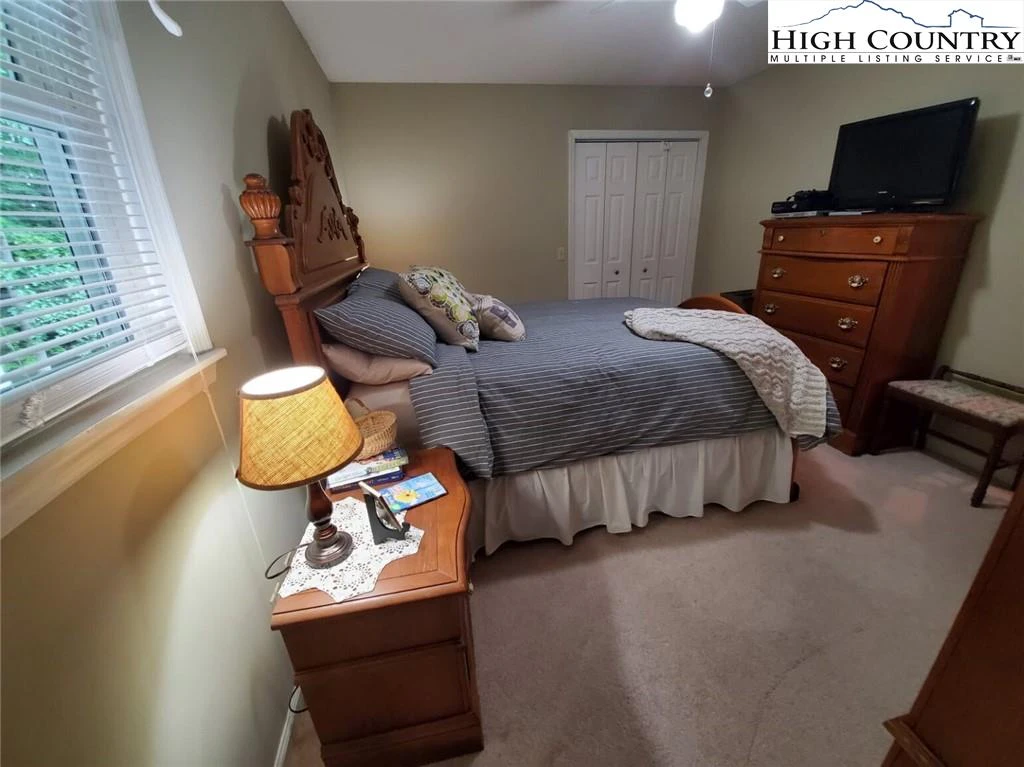 Image number 7 for the current listing