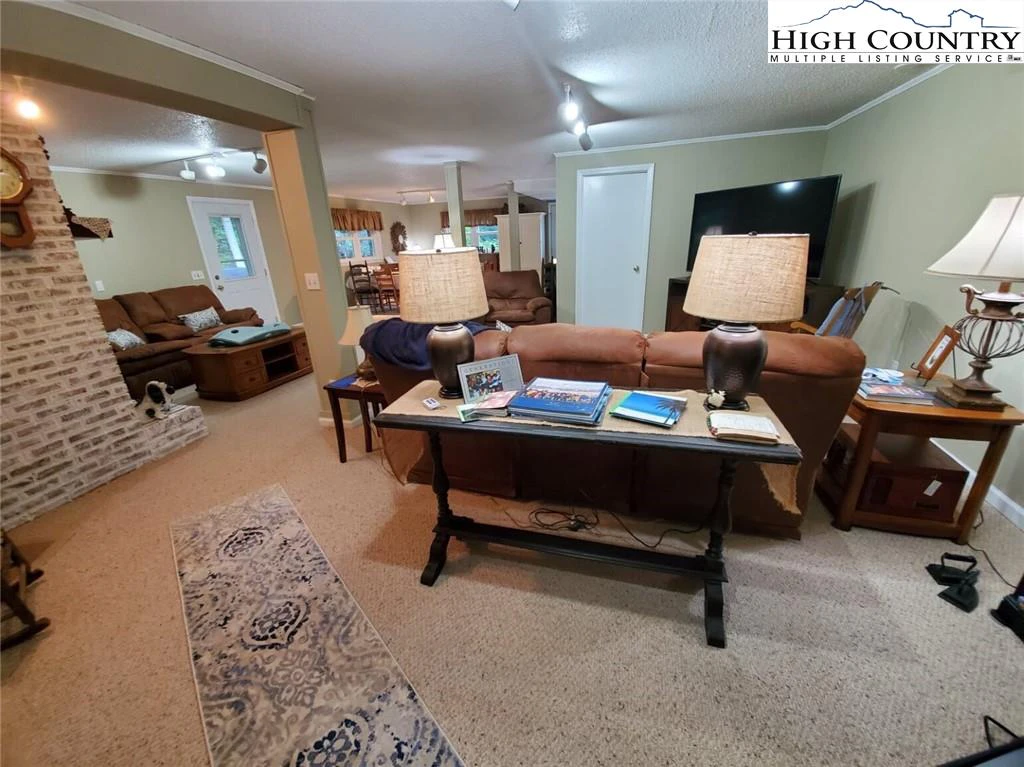 Image number 5 for the current listing