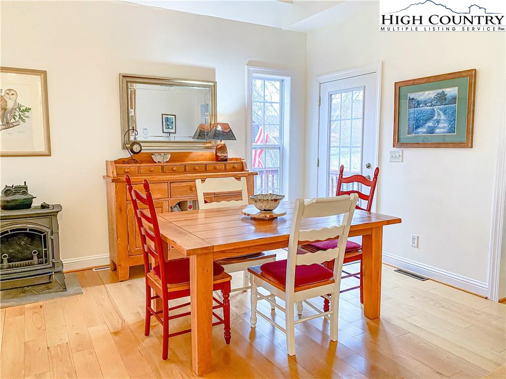 Image number 12 for the current listing