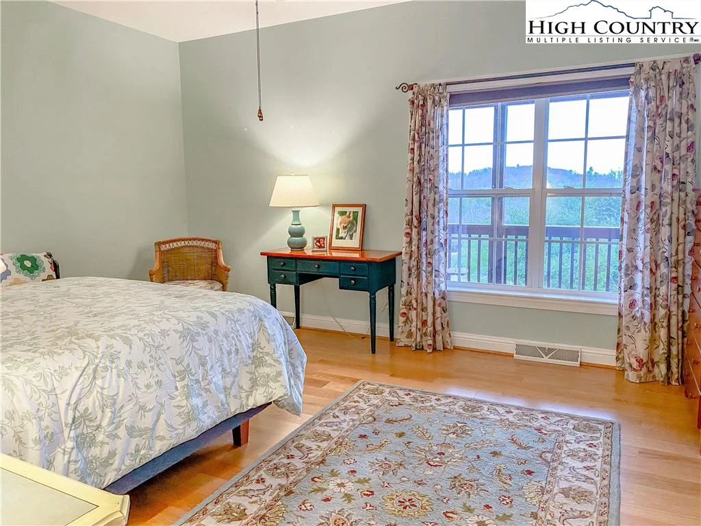 Image number 10 for the current listing