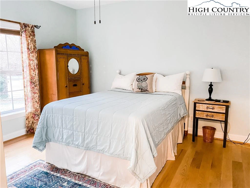Image number 7 for the current listing