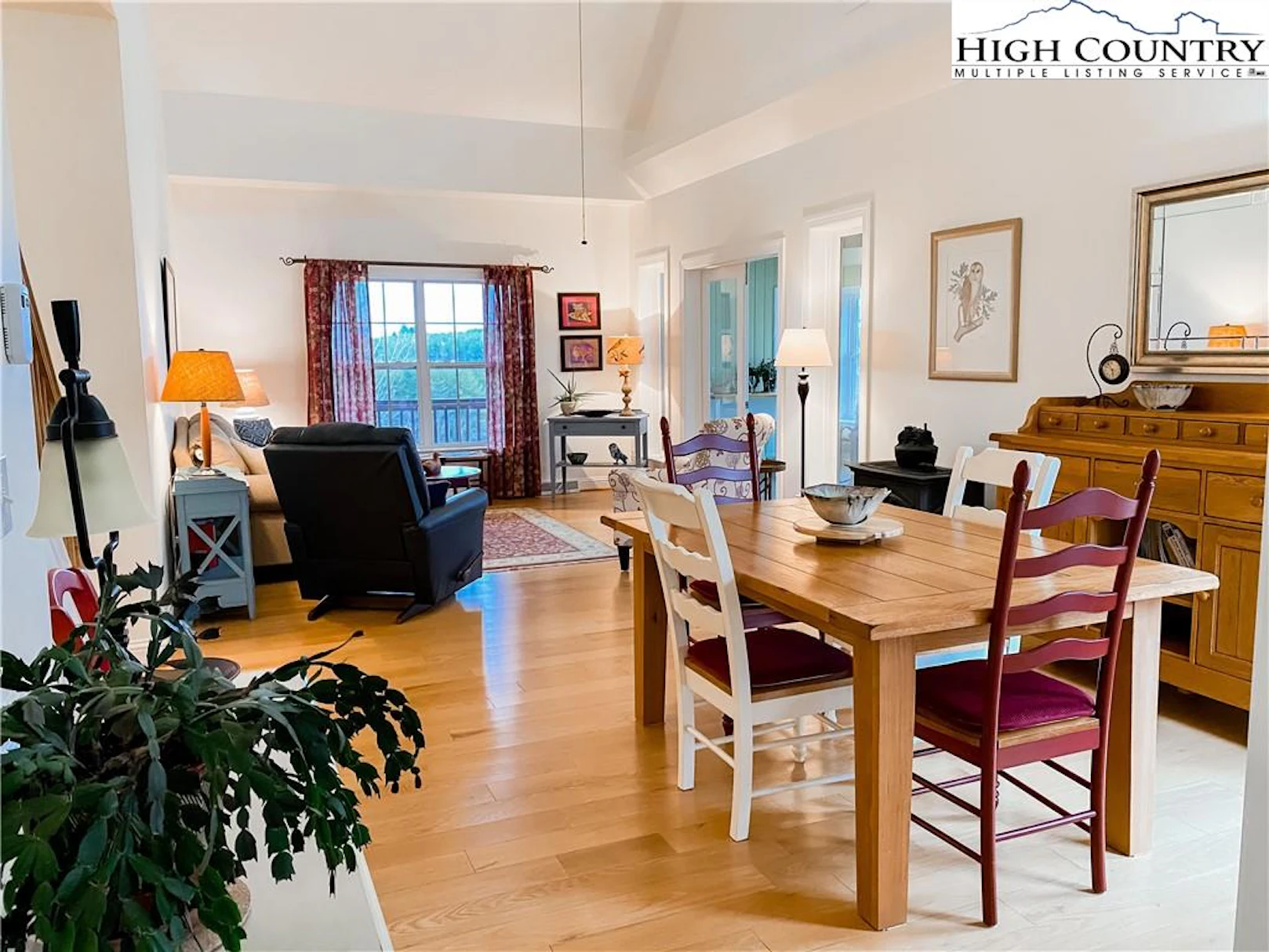 Image number 19 for the current listing