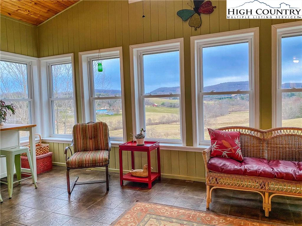Image number 17 for the current listing