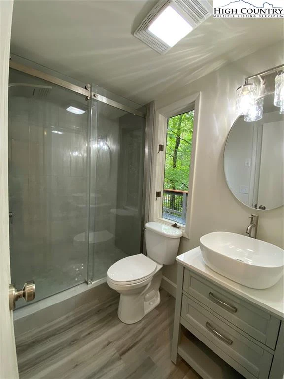 Image number 2 for the current listing