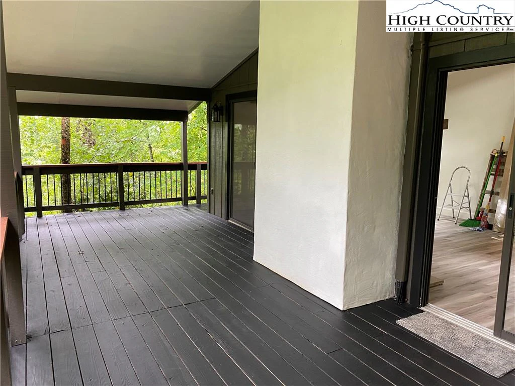 Image number 15 for the current listing