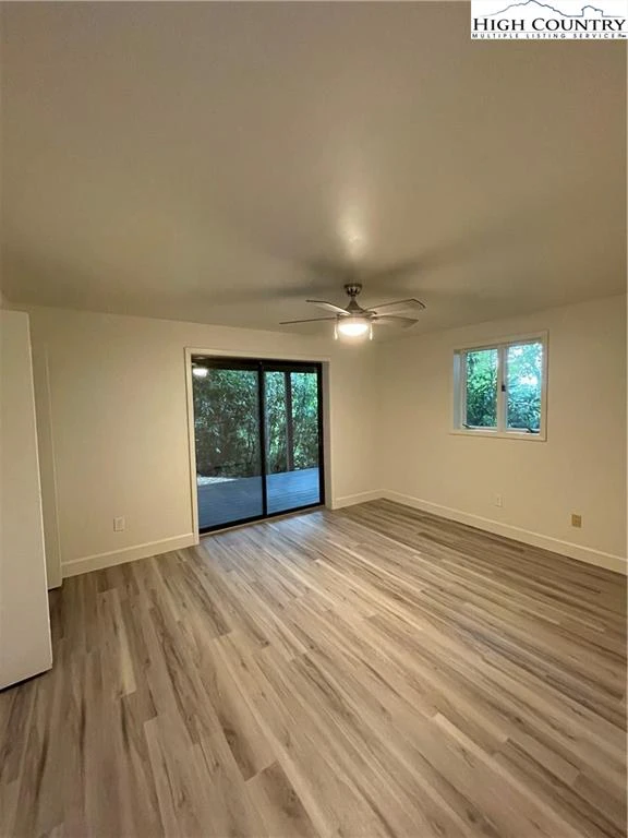 Image number 11 for the current listing