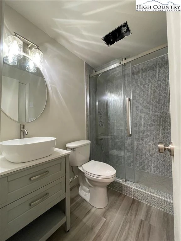 Image number 9 for the current listing