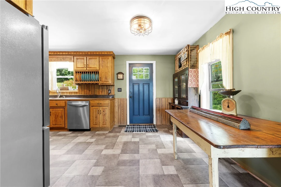 Image number 11 for the current listing