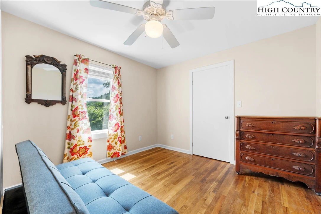 Image number 6 for the current listing