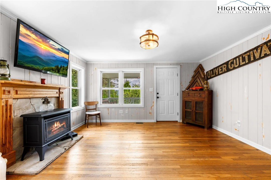 Image number 21 for the current listing