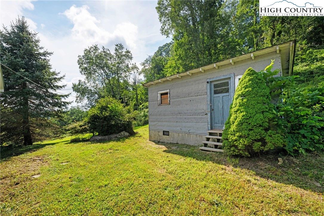 Image number 13 for the current listing
