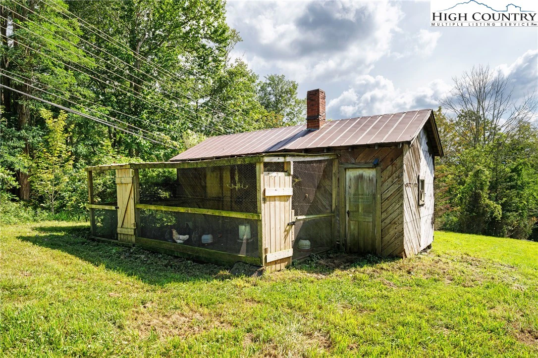 Image number 16 for the current listing