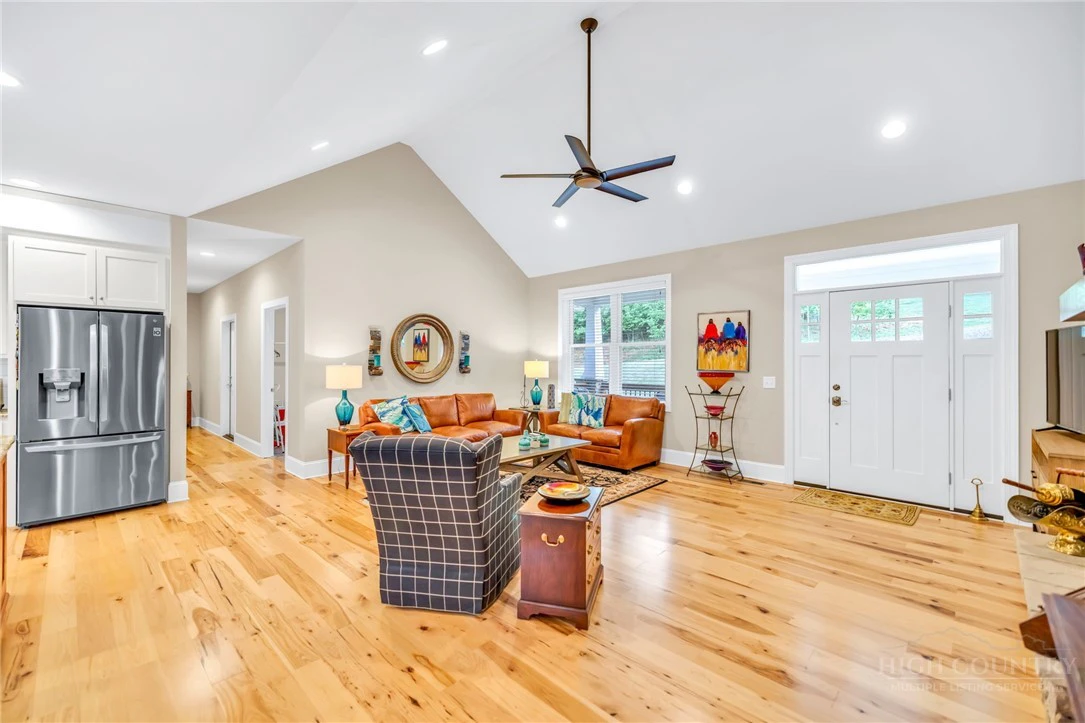 Image number 12 for the current listing