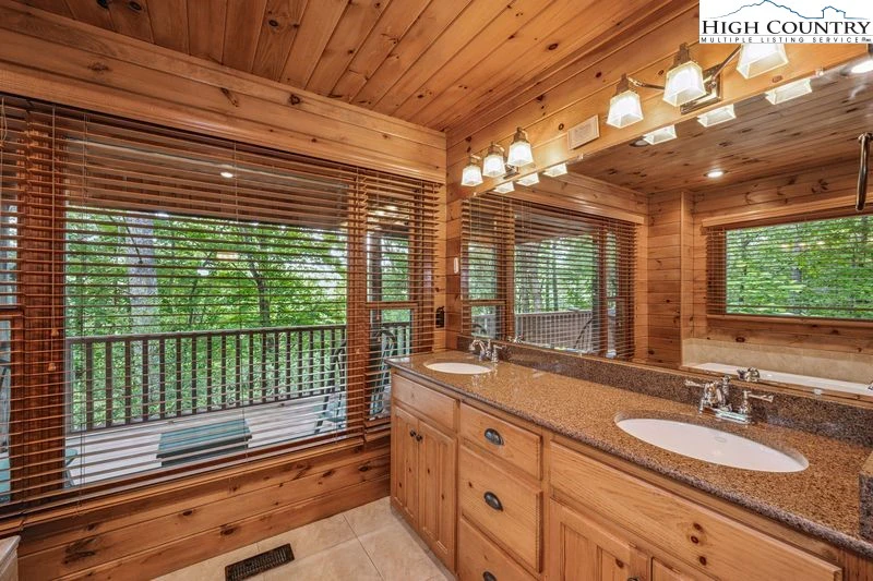 Image number 2 for the current listing