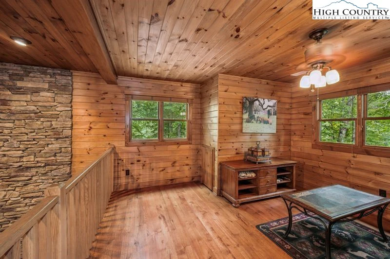 Image number 3 for the current listing