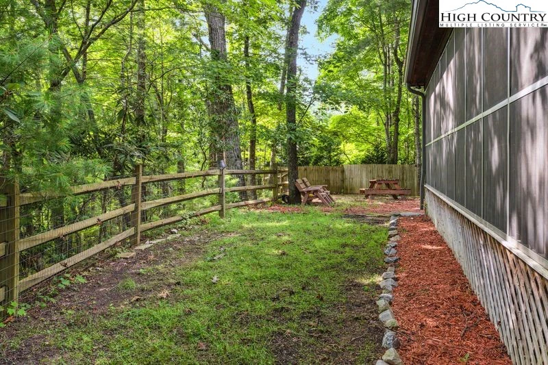 Image number 11 for the current listing