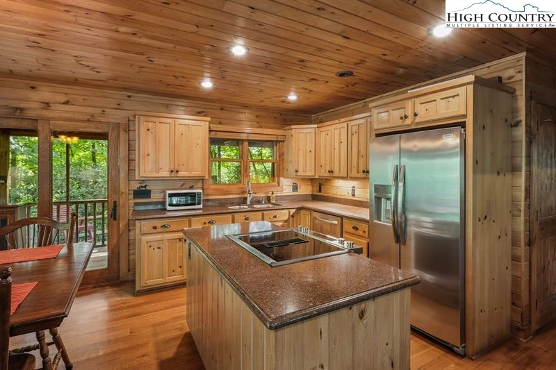 Image number 1 for the current listing
