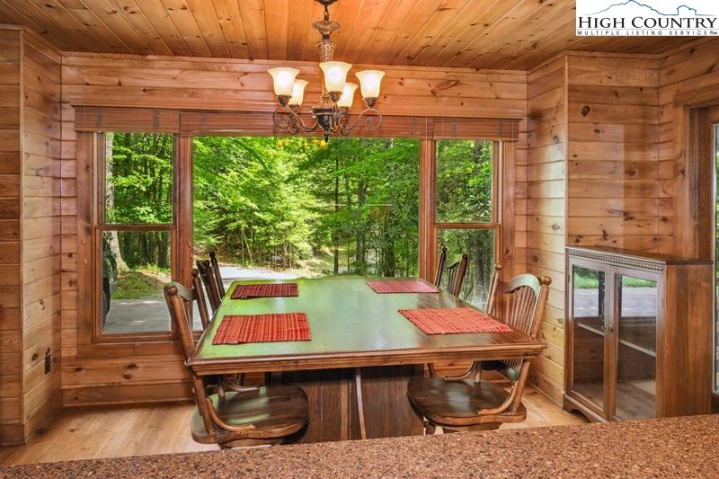 Image number 21 for the current listing