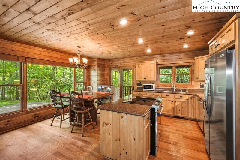 Image number 9 for the current listing