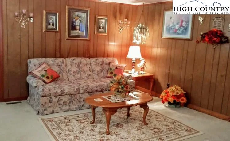 Image number 20 for the current listing