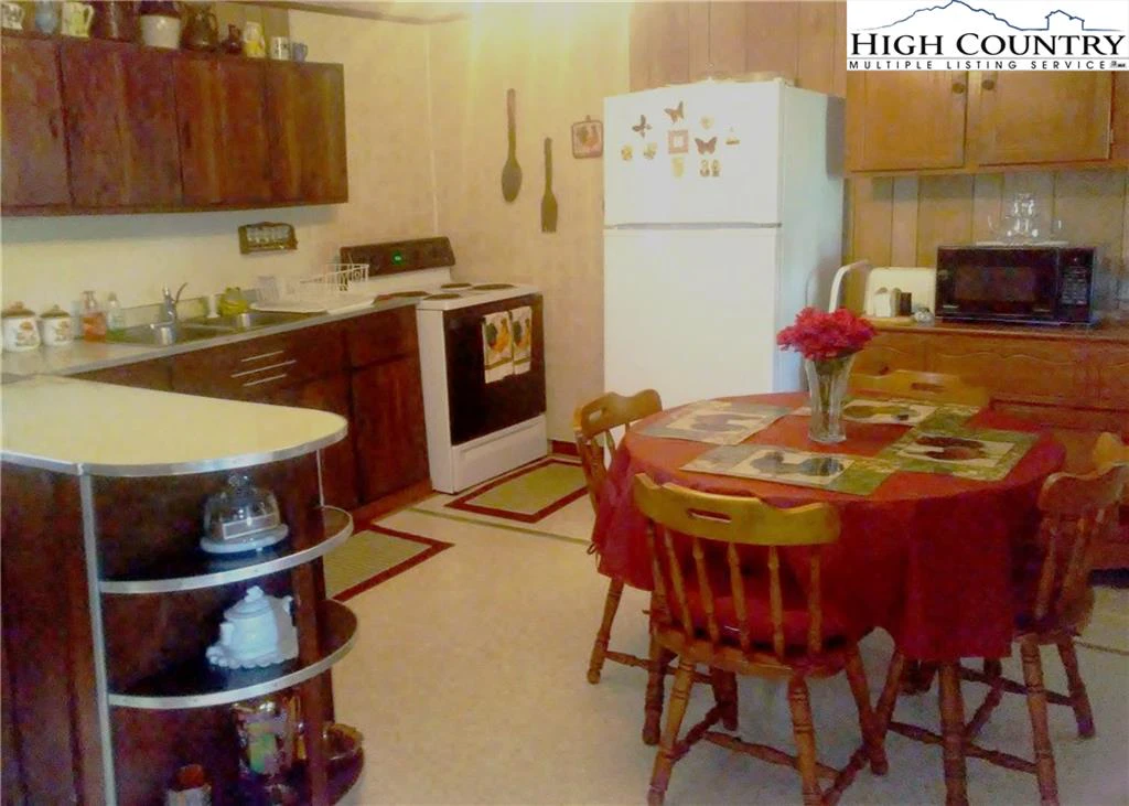 Image number 19 for the current listing