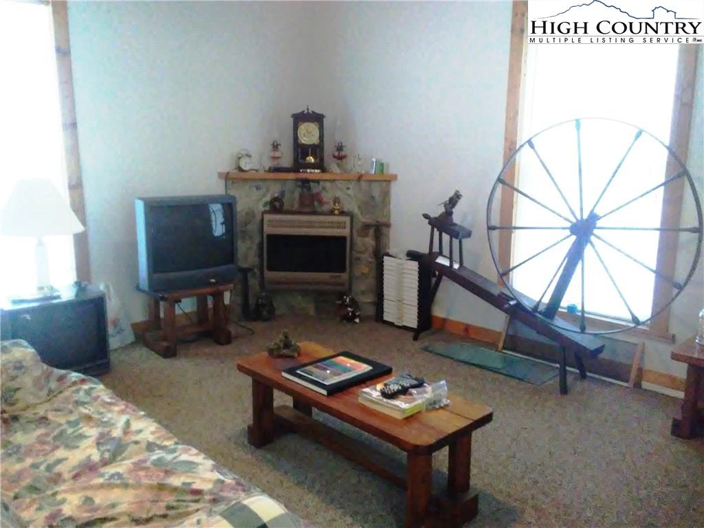 Image number 8 for the current listing