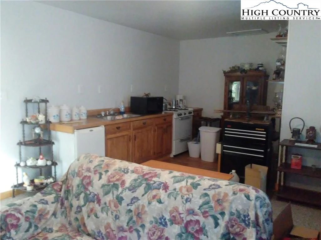 Image number 7 for the current listing