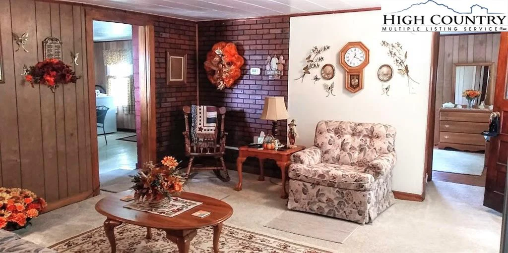 Image number 21 for the current listing