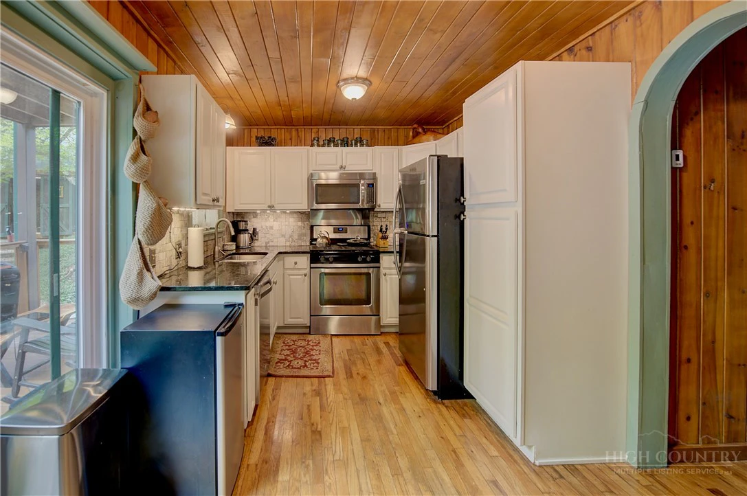 Image number 20 for the current listing