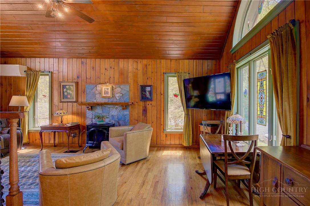 Image number 13 for the current listing