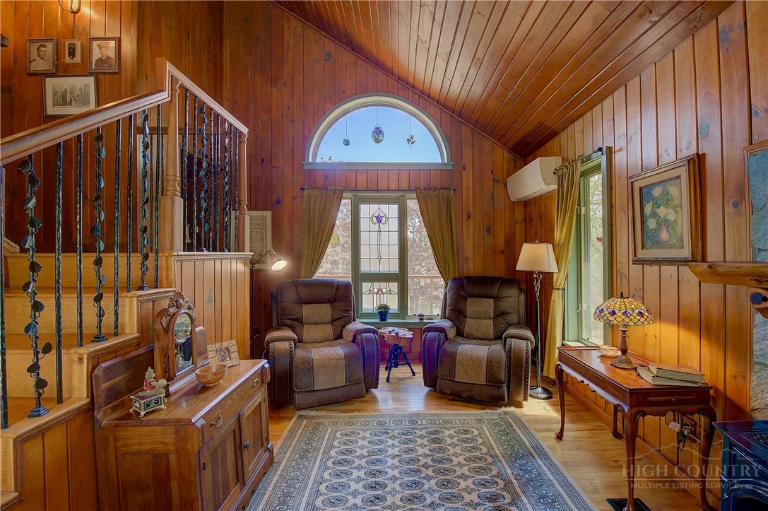 Image number 14 for the current listing
